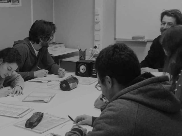 Cursos intensivos de inglés en Valencia Alumnos en clase de cursos intensivos de inglés en Valencia